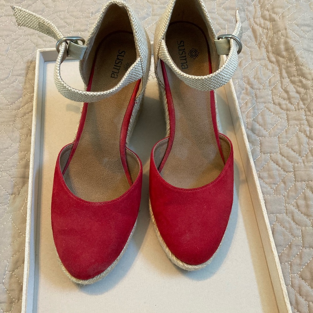 Susina Red and Cream Espadrilles for Chic Comfort